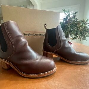 Red Wing Women’s Harriet Chelsea Boot. Size 9.5. Mahogany.